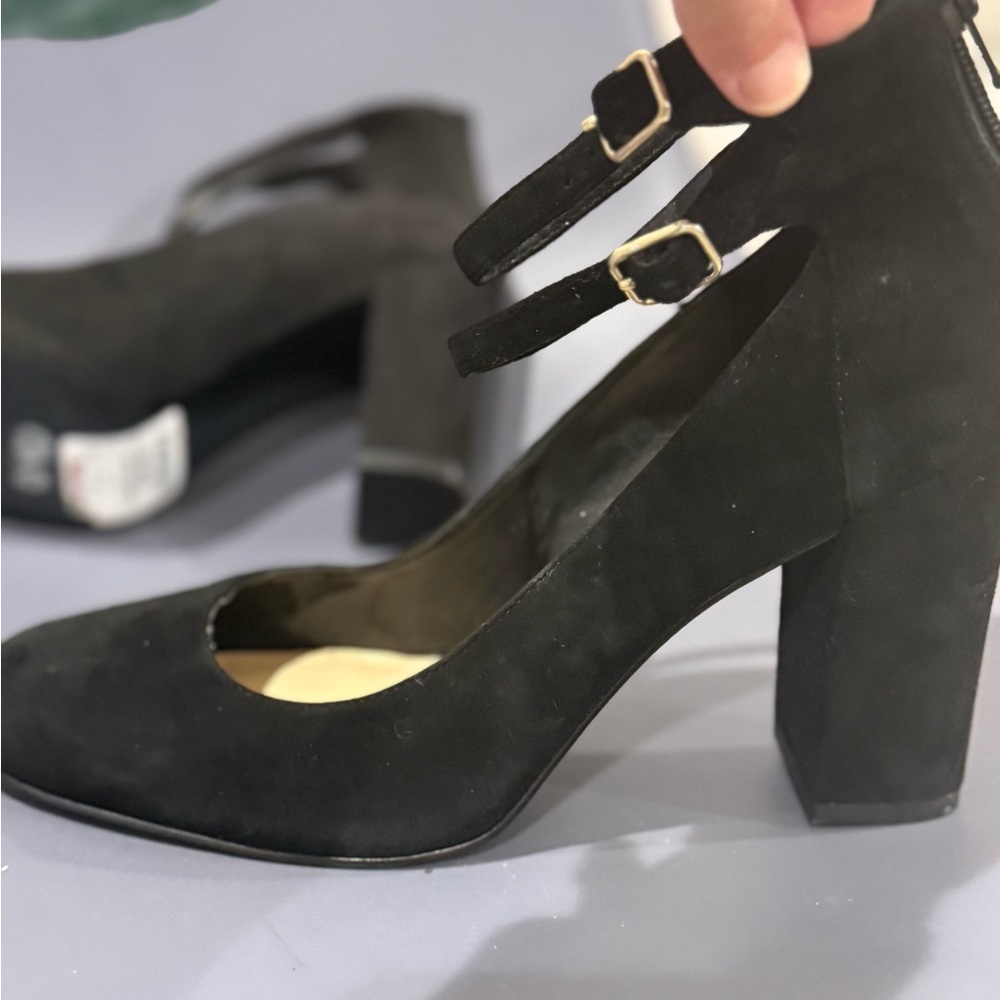 Lovely EUC black Nine West heels
